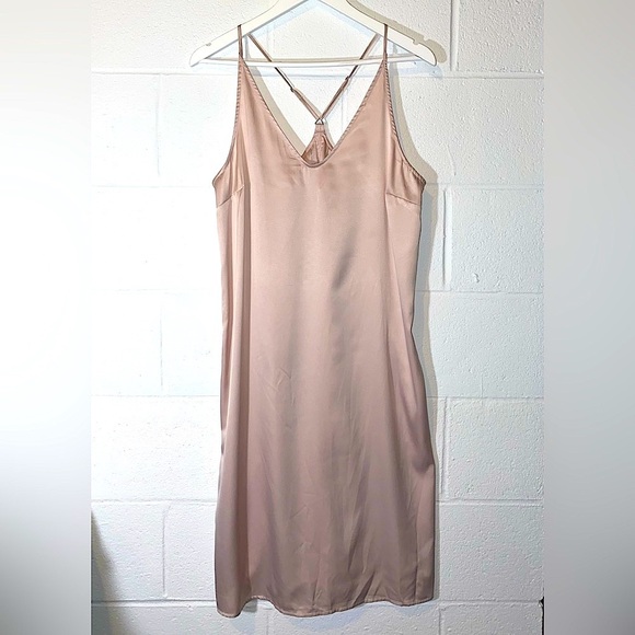 Stars Above Pink Silk Looking Flowy Dress 🩷 size M - Picture 5 of 11